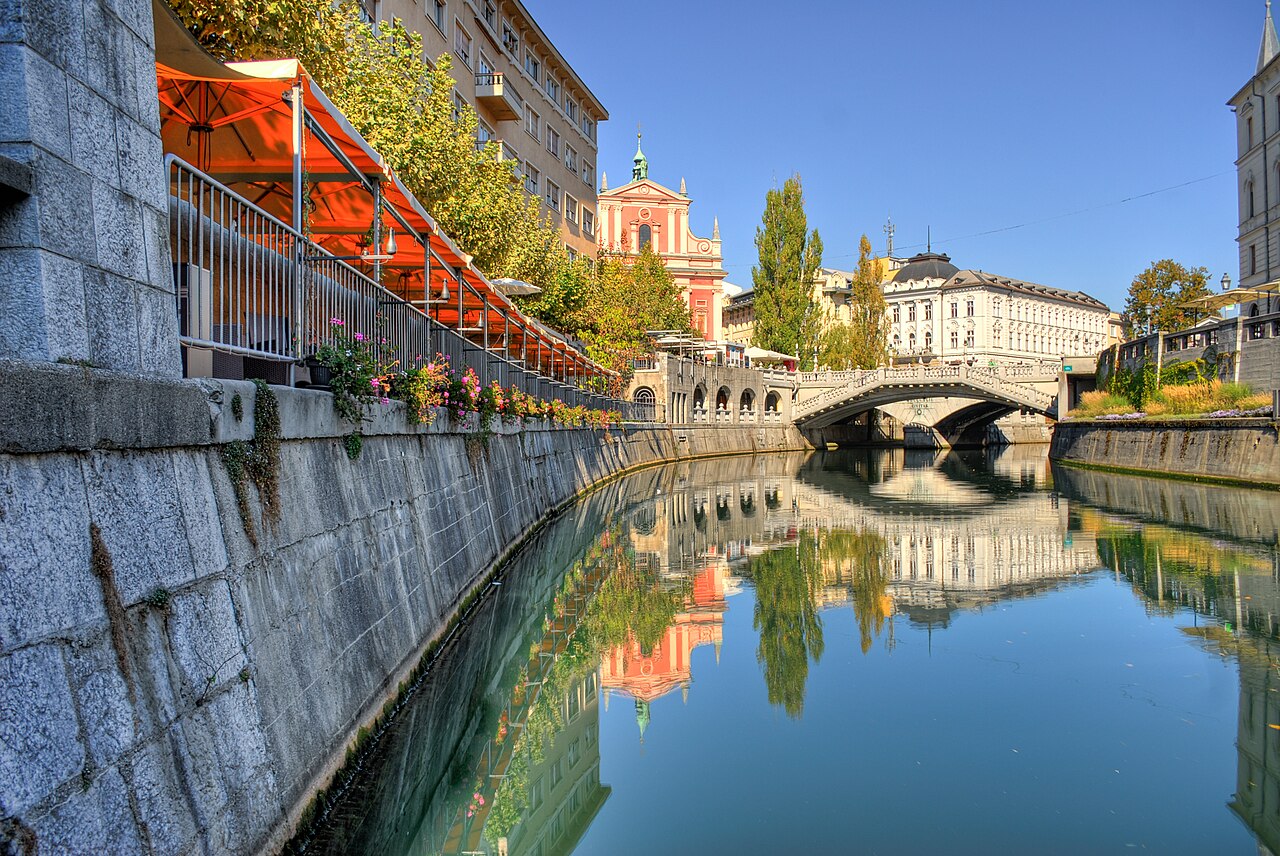 Ljubljanica und historische Brücken in der Altstadt von Ljubljana